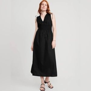 Old Navy Fit and Flare Sleeveless Tie Shoulder Smocked Maxi Dress